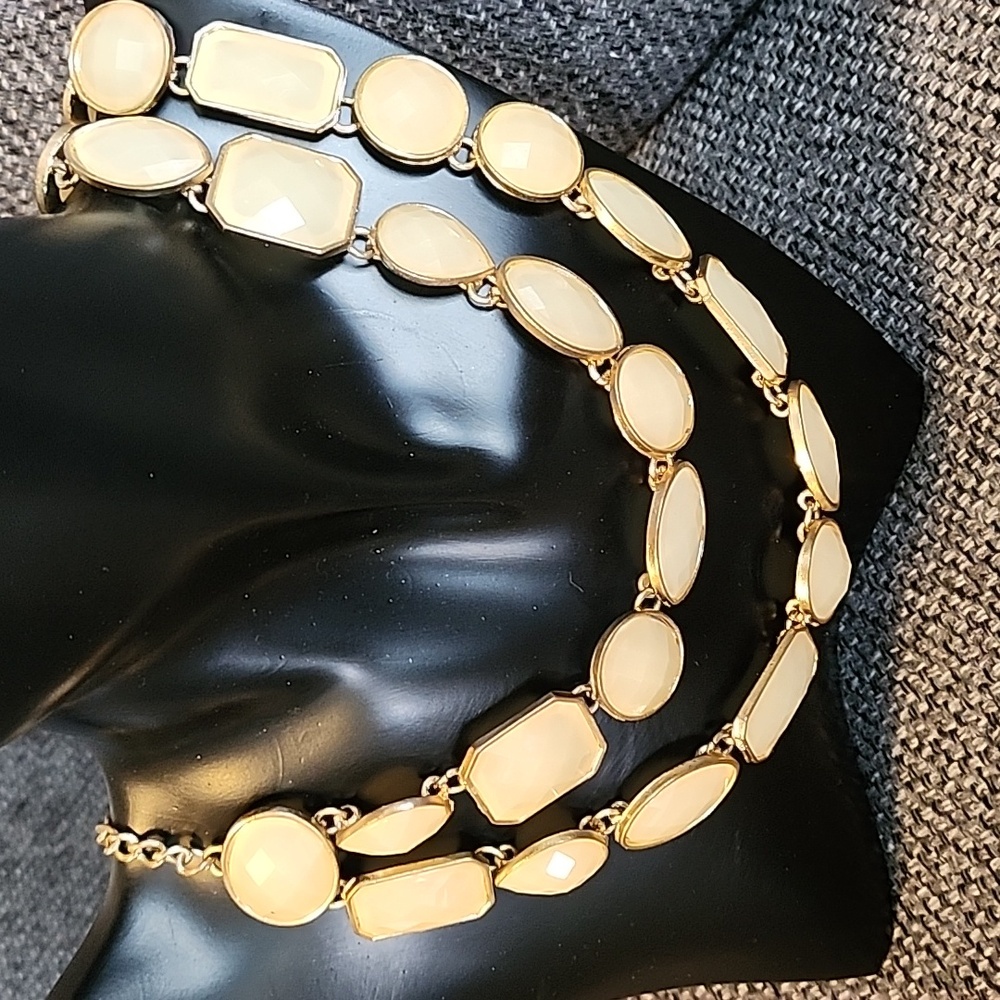 Gold statment necklace - Picture 2 of 4